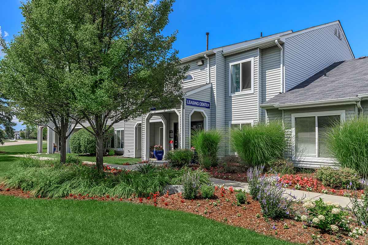 Oaks at Hampton Apartments - Apartments in Rochester Hills, MI